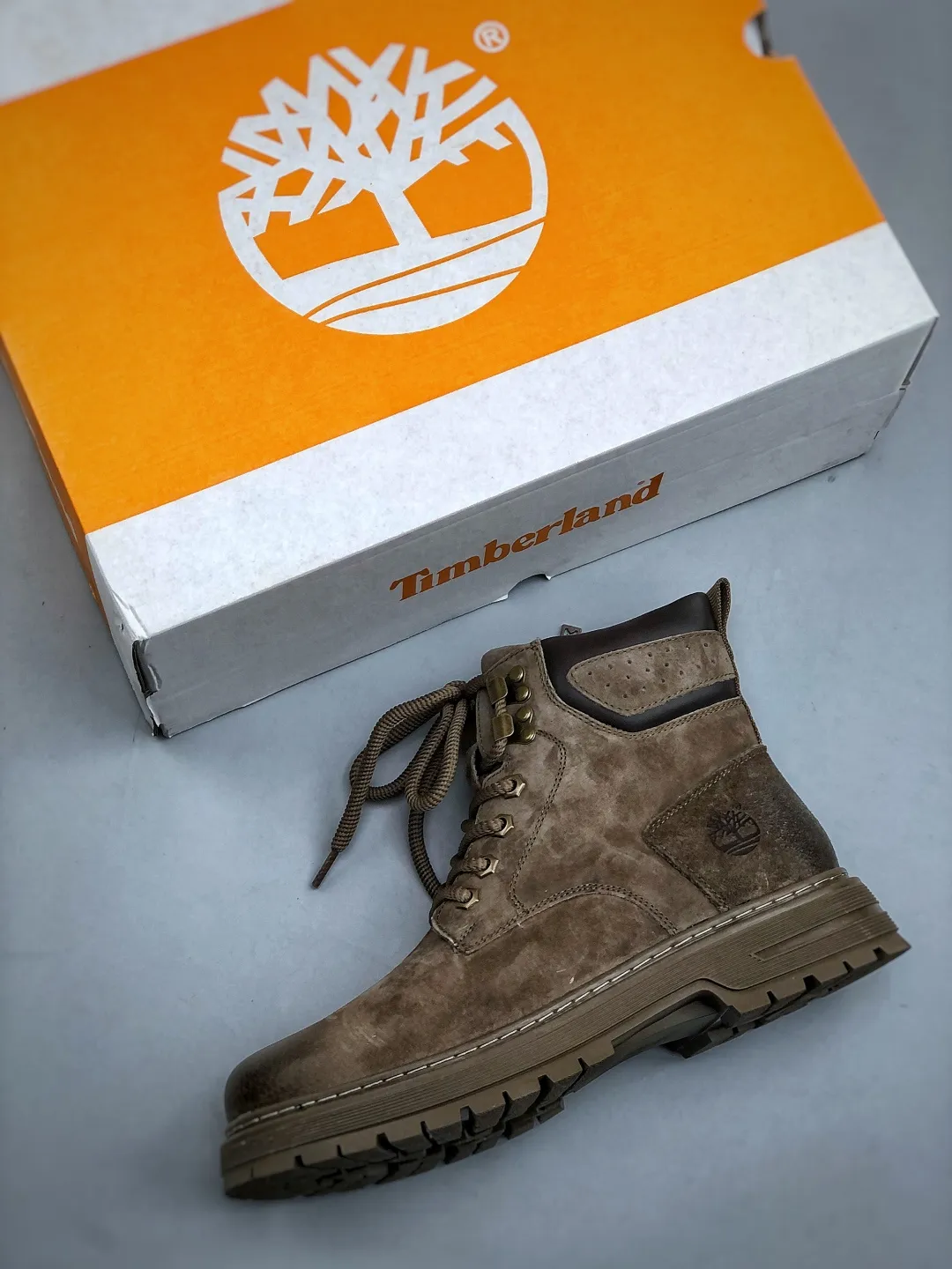 Local 💰560 support store opening new goods 🚀 #Timberland Timberland/Timberland New autumn and winter products Must-have outdoor casual rhubarb boots series for autumn and winter #Guangdong Dachang quality Original box original packaging Fashion and trend matching The fabric is made of Italian 🇮🇹 top matte fine-grained cowhide Light outsole with anti-odor and anti-corrosion genuine leather latex insoles From the outsole to the hardware, all are made from OEM raw materials Same as the original Goodyear's never-opening glue process. Good products don't kill pigs. The quality of the first order is strictly controlled. Exclusively released on the entire network. The quality is beyond doubt. The full set of official website unified packaging gives you a perfect wearing experience. The quality is exquisite and durable. A must-have for sportsmen. Specializes in not looking handsome. High-quality feet feel first-class. This winter, it is specially used for outdoor cold protection. Daily casual matching. Size: 38-44 (leather shoe size)